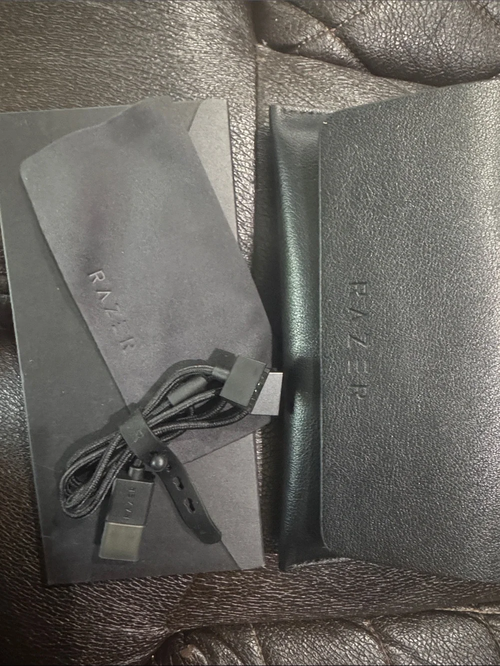 Razer Black Braided USB-C Cable with Black Leather Carry Pouch Razer Anzu Smart